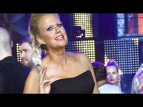 Barbara Schöneberger - Ups! Hier entblößt ihr Kleid mehr als ihr lieb ist