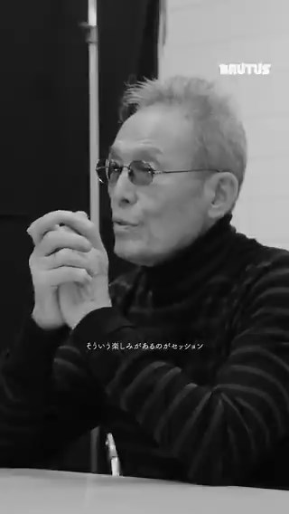 写真家・操上和美、大森元貴を撮る。キース・リチャーズ、坂本龍一、忌野清志郎、矢沢永吉……。時代を彩るスターたちと対峙してきた90歳の操上和美さんによる、大森元貴さん @MotokiOhmoriMGA @MotokiOhmori_STとの初フォトセッションが実現した、最新号「大森元貴の、頭の中。」。国民的バンド〈Mrs. GREEN APPLE〉 @AORINGOHUZIN のフロントマンとして、そしてクリエイター、プロデューサーとして、類稀なる才能を持つ表現者は、操上さんの目にどう映ったのか。