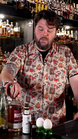 How to make a traditional whiskey sour