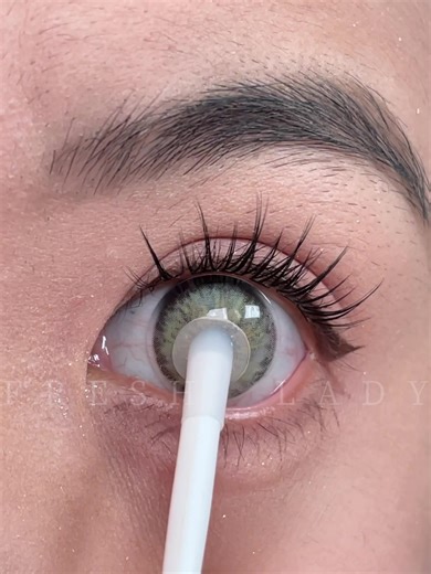 Stunning Green Contact Lenses for a Bold Look