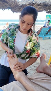 291K views · 2.9K reactions | Massage on the beach of Da Nang is absolute bliss 若 #relax #relaxing #outdoor #massage | Shaves and Massages | Facebook