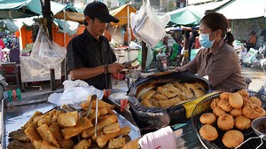 The Best Two Cambodian Street Food in Phnom Penh #khmerfoodtour #phnompenhfoodies | Khmer Food Tour
