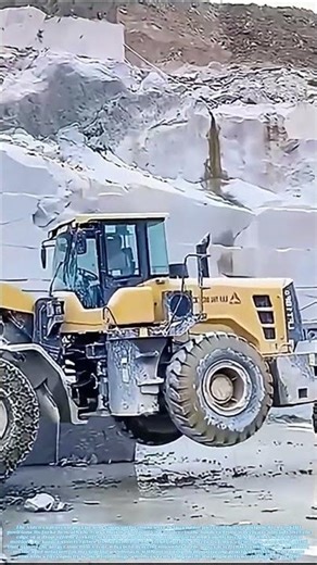 Forklift as a Fulcrum: How a Two-Machine Ballet Descends a Step