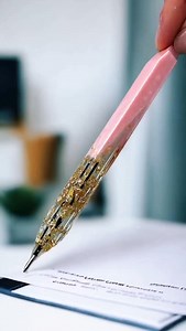 1.2K views · 3.9K reactions | ¡Transforma tus ideas en realidad con nuestras manualidades de resina! ✨ Aprende paso a paso en nuestra comunidad, ¡y crea piezas únicas que te sorprenderán! 朗 Únete ahora mismo a través del enlace de mi perfil  ¡Transformación garantizada!  . #resina #resinaepoxi #manualidades #accessoriesoftheday | ResinaEpoxia | Facebook