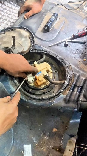 Fuel Pump Removing! #fuelpump #gaspump #fuelacpump #rxmechanic #fblifestyle | Rx Mechanic