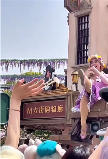 Funny Disney world💕🤣#happy #Foryou #funnyvideos #disney #disneyland | disneyland funny moments