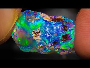 Carving a Gumminear from this rough opal