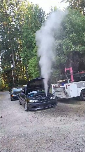 Car's Radiator Spews Out Steam Like a Volcano Eruption - 1435590