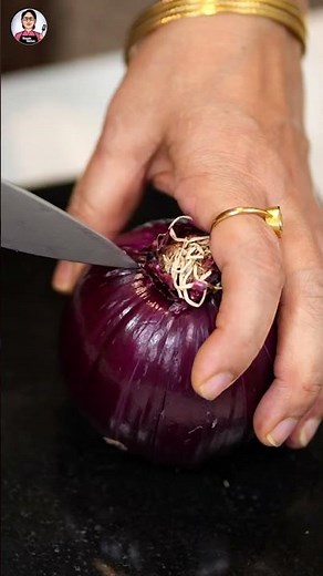 प्याज़ काटने की यह ट्रिक कैसी लगी बताना ज़रूर 😍😍 #onion #oniontrick #kitchenhack #vegetables