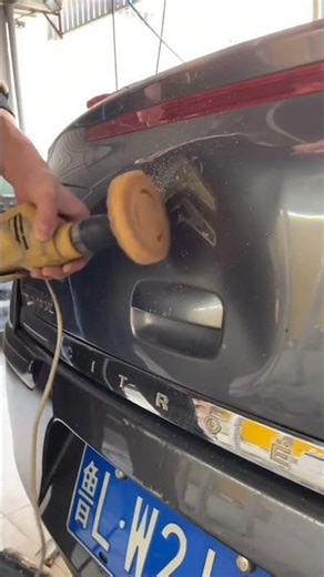 Non-abrasive wheel hub adhesive removal for automotive surfaces