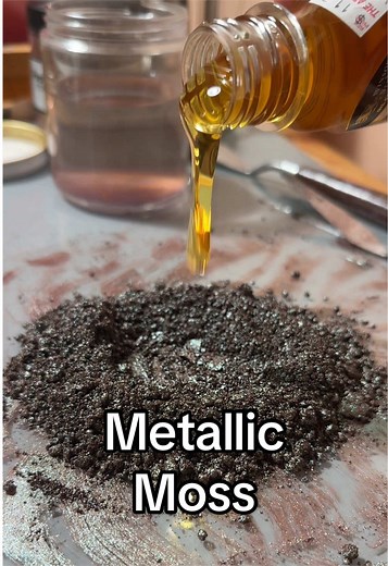 Metallic Moss oil paint: how to mix custom metallic greens