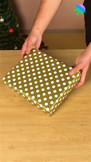 Gift wrapping trick for Christmas 🎄 | Cuff-Zoned