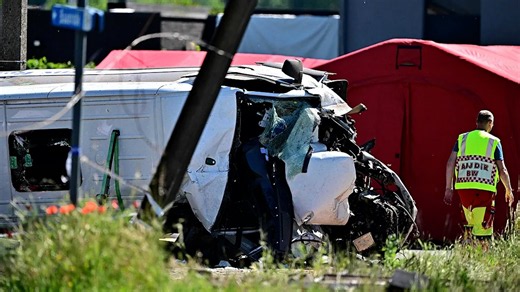 Accidente mortal entre un microbús escolar y un tren en Bélgica