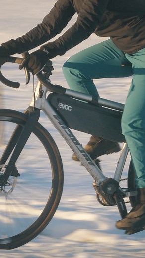 Argon GX GPI with Smart.Shift is coming - A NICOLAI gravel bike with @pinion.eu gearbox and @gates.bicycle Carbon Drive knows no seasons. It is ready for use 365 days a year, even in snow and ice. But let’s be honest, isn’t spring the most appealing time for your big discovery tours and gravel adventures? With the Argon GX GPI, we will soon be launching a new model based on our proven Argon GX platform. A Pinion C1.12i gearbox with electronic Smart.Shift control will now provide even more precis