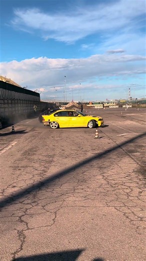 BMW E46 VS NISSAN 350z💜💛 #bmwmmotorsport #bmw #cartok #professionaldrifter #drifting #drift