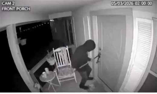 Burglar gets a real BITE out of crime tonight! 😤🐶💥. Hero dog for the win! 🏆This guy picked the WRONG porch at 2AM. Hood up, crowbar (or whatever that long tool was) in hand, he spent over 20 seconds fumbling and prying at the front door like he had all night…Then the family’s watch dog said “NOT TODAY.”Dog came flying in, took him straight to the ground, and gave him a full taste of justice while the guy’s yelling “No, no! Stop, please stop!” in the background.Best home security system money
