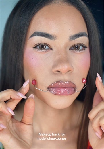 Model cheekbone makeup hack ✨ | make up hacks