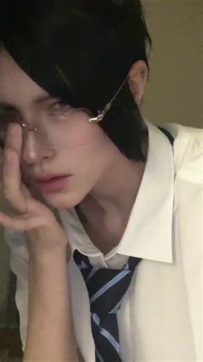 #uryuishida first (maybe not the last) bleach cosplay!! of course it had to be uryuuuu #uryu #uryucosplay #bleach #bleachcosplay