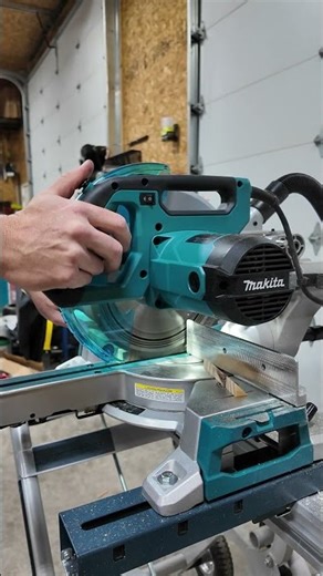 Finally! A Miter Saw with AMAZING Dust Collection 💨 (Makita LS1110F)