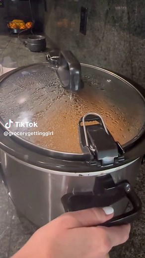 Crock-Pot Locking Lid: Should You Lock It While Cooking?