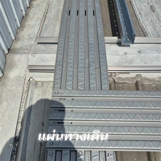 วิดีโอของ Solar Cell (@nakhonsolarcell) พร้อมเพลง หนุ่มก่อสร้าง - พงษ์เทพ กระโดนชำนาญ