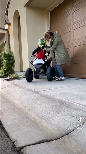 Tesla Cyberquad for Kids Unboxing, Setup and First Look