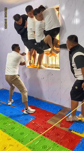 Funny squeaky chicken game