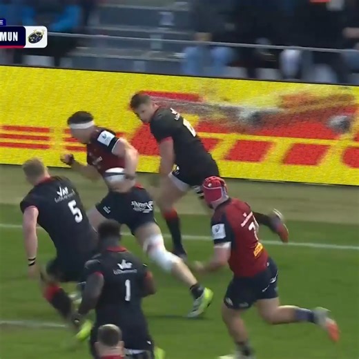 Thomas Ahern 🆚 Dan Bigger Munster's lock just loves to hang out in that wide channel 😜 🎥 - European Rugby Champions Cup 🏉 #BKTURC #URC | #InvestecChampionsCup | BKT United Rugby Championship