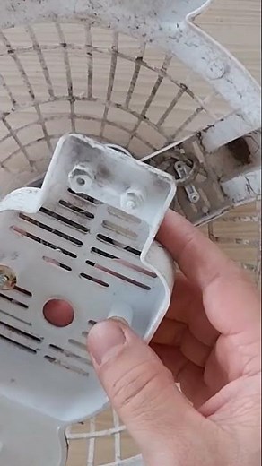 Quickly disassemble the broken mini fan that runs on 220V power.