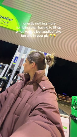 I did indeed get a few strange looks 😭 #faketan #humbling #petrol #girlythings #girlproblems