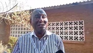 #Times360Malawi #MalawiDecides2025 #MalawiElectoralCommison #GeneralElectionsMalawi. Kunyamula zotsatira za mavoti kuchoka mmalo oponyera voti ena kudera la Likwenu ku Machinga kukafika kumalo ookhetsera mavoti akuderali (Constituency Tally Center) ati kukukumana ndi vuto la mayendedwe. Malinga ndi constituency returning officer wa constituency yi a Brian Chanasi ati vutoli lachititsa kuti zotsatira zichedwe kufika pamalowa pomwe zotsatira za malo 16 mwa malo 34 ndizomwe zafika ngakhale kuti mal