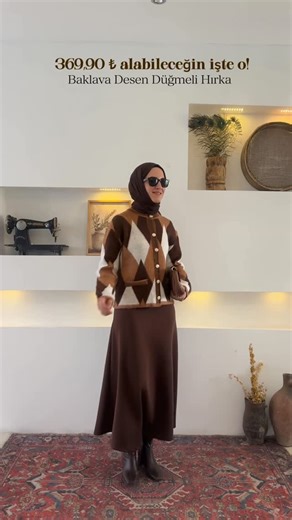 Hepsi Moda | Kadın Giyim on Instagram: "Uyguna alabileceğin işte baklava desenli hırka 😘🥰 nasıl buldun? . . . #hirka #hırkamodelleri #baklavadesen #tesettürgiyim #tesettürkombin"