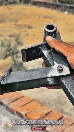 Heavy-Duty Construction Tool Mechanical Lever Extractor Pulls Bent Nails into Fast Clean Extraction