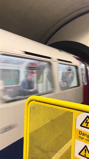 Bakerloo line 1972 stock departs Waterloo. #londonundergroundtransport #train #tfl #shorts