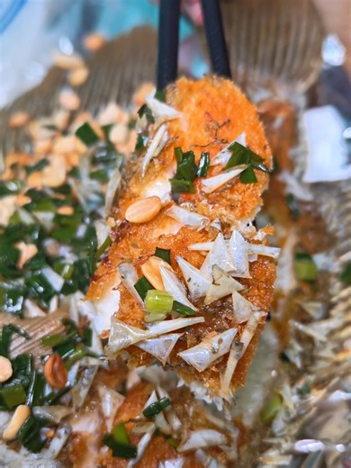 Món cá tai tượng chiên xù hấp dẫn với một chỗ chiên cá đặc biệt độc đáo. Quận 6 ăn gì ? #tieusanhdaily #ancungtiktok #reviewanngon #cataituongchienxu #goicuhudua