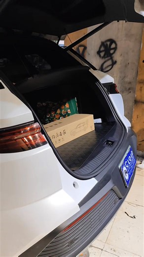 AUTOMATIC TAIL GATE installed for BYD SEALION 5 🔥 Features: 🔥 Original Key Remote Control 🔥 Tailgate Toggle 🔥 Dash Board Toggle (Driver’s side) 🔥 Intelligent Electric Suction Adsorption 🔥 Open and Close Sound Prompt 🔥 Smart Anti-Pinch Availble for: ✅ Toyota Land cruiser 200 ✅ Toyota Land cruiser 300 ✅ Toyota Fortuner (G variant only) ✅ Toyota Fortuner OEM V variant ✅ Toyota Innova 2016-2020 ✅ Toyota GL grandia Tourer ✅ Toyota Super Grandia LXV ✅ Toyota Super Grandia Elite ✅ Toyota Super G