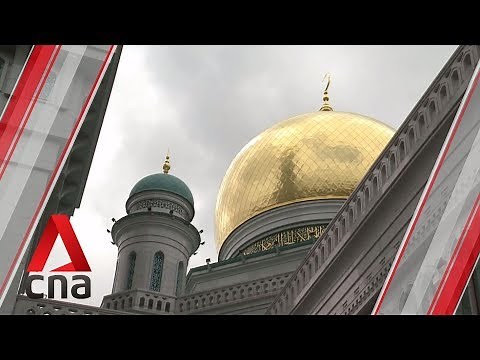 Mosques in Moscow overflowing during Ramadan