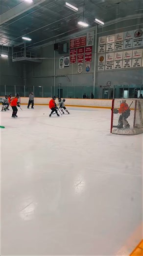 Most players train few skills. The ones who improve train with a purpose 🏒 Our March programs connect on ice skill work, off ice mechanics, and treadmill stride development so players aren’t just working hard, they’re improving where it matters. Hands and shooting confidence. Cleaner mechanics and faster release. Stronger stride efficiency and speed. When development is connected, it shows up in games. Spots are filling quickly. Register now and lock in your player’s March training before group