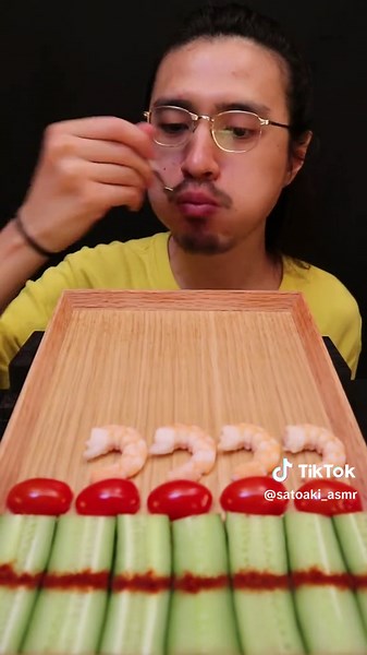 Parsley, Ippei, chikuwa, bell pepper, radish, shrimp, cherry tomato, cucumber パセリ、一平ちゃん、ちくわ、パプリカ、ピーマン、ラディッシュ、えび、ミニトマト、きゅうり #ASMR #eatingsounds #咀嚼音 #mukbang #food #eating #モッパン #먹방 #foryou #fyp
