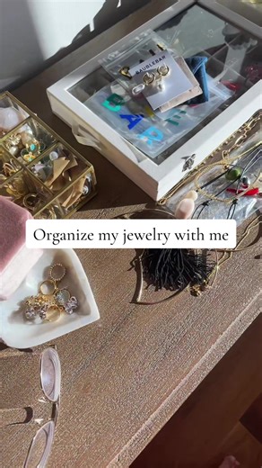 Organize Your Jewelry: Tips and Tricks to Declutter