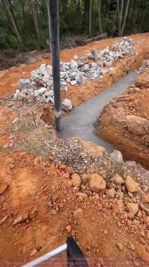 Excavator Arm Precision Piling, Concrete Filling Earthwork Drainage Ditch