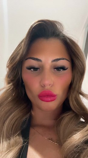 Lola Deluca on TikTok