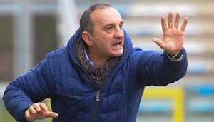 فيديو.. طرد مدرب في إيطاليا بسبب صفع لاعبه