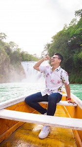 Cascada El Meco. ¡Qué emoción! Acabo de visitar la cascada El Meco, ubicada en el pintoresco poblado de El Naranjo, en la Huasteca Potosina, San Luis Potosí. Esta hermosa cascada es una de las tres que se encuentran en la zona y me dejó sin aliento. Me siento afortunado de haber podido conocer este rincón escondido gracias a mi amiga Ruth, quien me llevó a descubrir este tesoro natural.La cascada El Meco es un verdadero espectáculo de la naturaleza, con su agua cristalina y su entorno exuberante