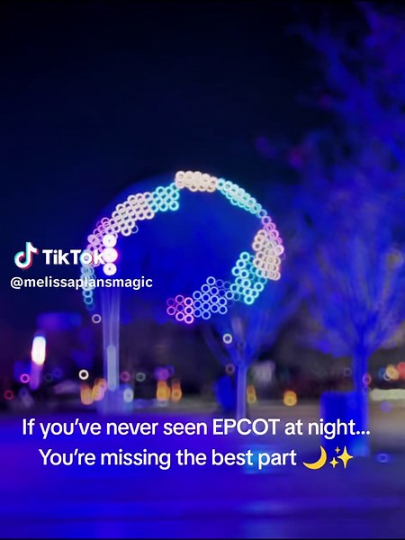 The real magic at EPCOT starts after the sun goes down ✨🌙 Spaceship Earth glowing, music echoing around the World Showcase, and that peaceful end-of-night Disney feeling… nothing compares. Who else loves staying in EPCOT until closing? 👇