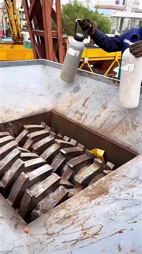 #shredder #crusher #machine #safed #doubleshaftshredder