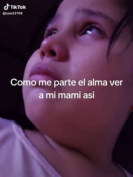 Contexto esq ella llego cansada y estresada de su trabajo y pues llego a dormir y pues se levanto dijo zoe le respondi y me dijo que le dolia la espalda y su brazo y pues le llame desesperada ami papi para que venga ya se estaba calmando pero la tuvo que llevar a la caja pq la vi llorando como si estuviera sufriendo y pues a ella antes le detectaron que posiblemente le iba llegar un paro cardiaco y pues mi papa le dijo que podia ser algo de su corazon y pues estoy preocupada y mi hermanito me ll