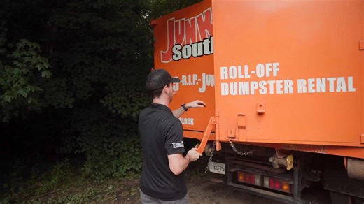 Lift, load, transport and unload. A K&K dump truck. Perfect for waste management, construction, landscaping, agriculture or demolition services. | K & K Manufacturing Inc.