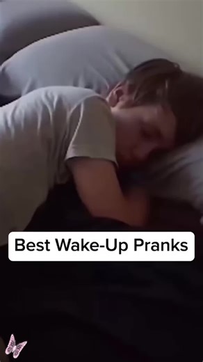 wake-up prank 😂😂 #prank #scared #funny #lmao #fyp | pranks