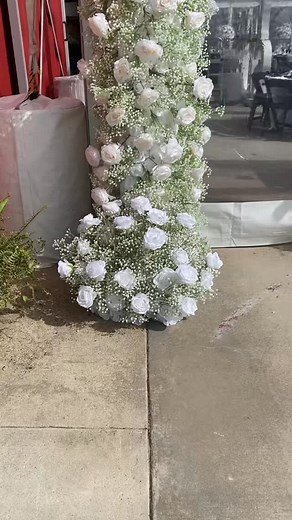 I can’t get over how stunning this flower arch is | Beyond Perfect Party